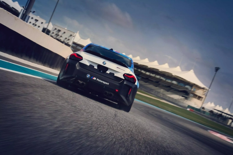 bmw-m2-racing-cetiri-cilindra-stari-duh-i-dovoljno-konja-da-zaboravis-na-sestaka-17