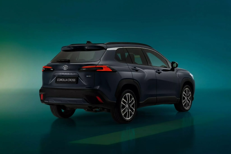 2026-toyota-corolla-cross-gr-sport-kad-i-porodicni-suv-pozeli-da-ostavi-trag-u-krivini-4