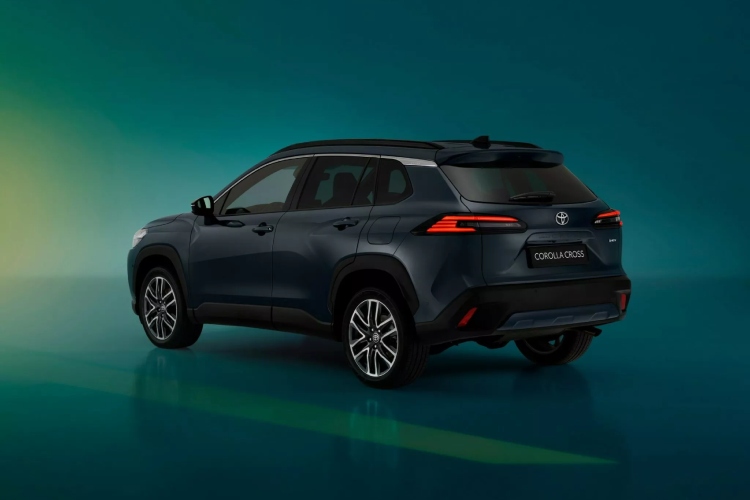 2026-toyota-corolla-cross-gr-sport-kad-i-porodicni-suv-pozeli-da-ostavi-trag-u-krivini-6