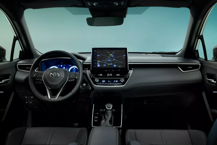 2026-toyota-corolla-cross-gr-sport-kad-i-porodicni-suv-pozeli-da-ostavi-trag-u-krivini-15