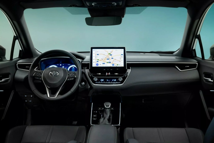 2026-toyota-corolla-cross-gr-sport-kad-i-porodicni-suv-pozeli-da-ostavi-trag-u-krivini-16