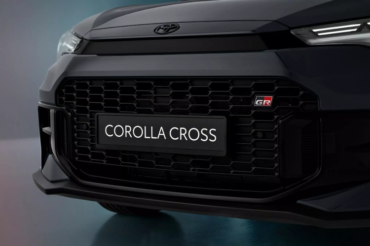 2026-toyota-corolla-cross-gr-sport-kad-i-porodicni-suv-pozeli-da-ostavi-trag-u-krivini-25