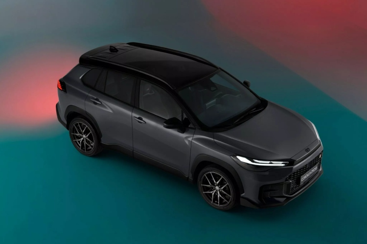 2026-toyota-corolla-cross-gr-sport-kad-i-porodicni-suv-pozeli-da-ostavi-trag-u-krivini-29