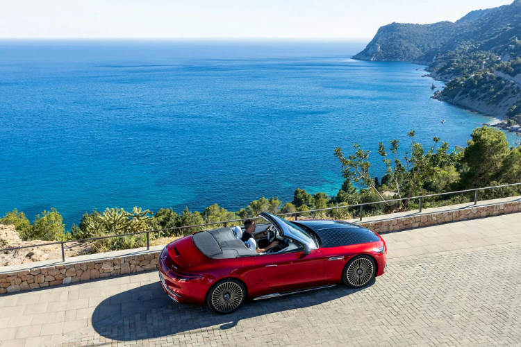 monogram-na-tockovima-maybach-sl680-je-kao-louis-vuitton-za-superbogate-sa-krizom-identiteta-11
