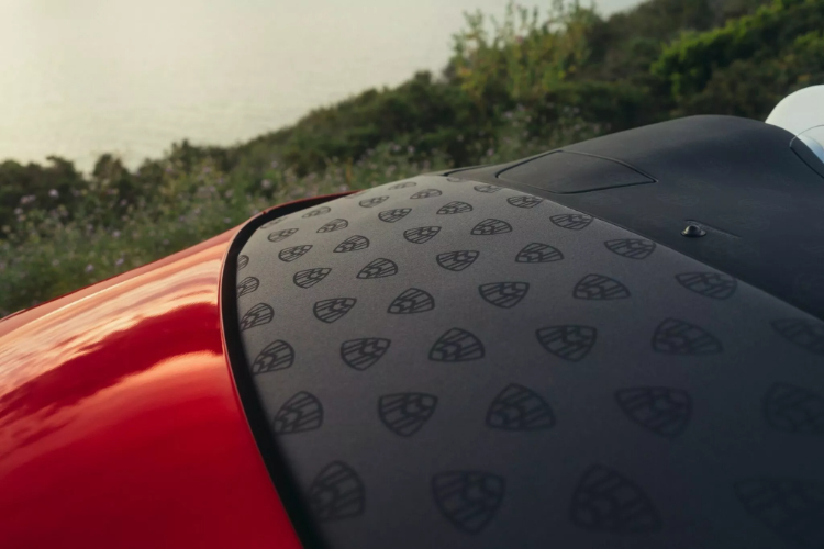 monogram-na-tockovima-maybach-sl680-je-kao-louis-vuitton-za-superbogate-sa-krizom-identiteta-26