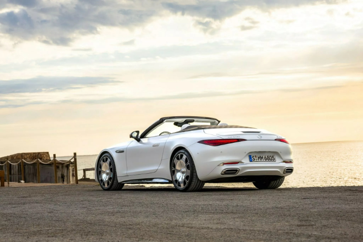 monogram-na-tockovima-maybach-sl680-je-kao-louis-vuitton-za-superbogate-sa-krizom-identiteta-47