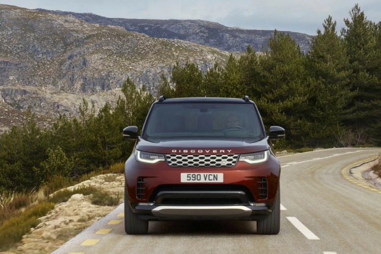 najglamurozniji-discovery-ikada-land-rover-lansira-tempest-i-gemini-edicije-koje-brisu-granicu-izmedu-luksuza-i-terena-27