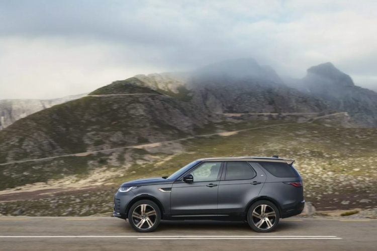 najglamurozniji-discovery-ikada-land-rover-lansira-tempest-i-gemini-edicije-koje-brisu-granicu-izmedu-luksuza-i-terena-11