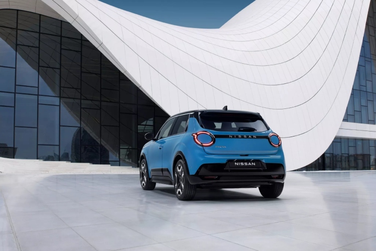 mikra-na-struju-ali-totalno-drugacija-nissan-predstavio-elektricni-hatch-koji-se-vise-ne-prepoznaje-7