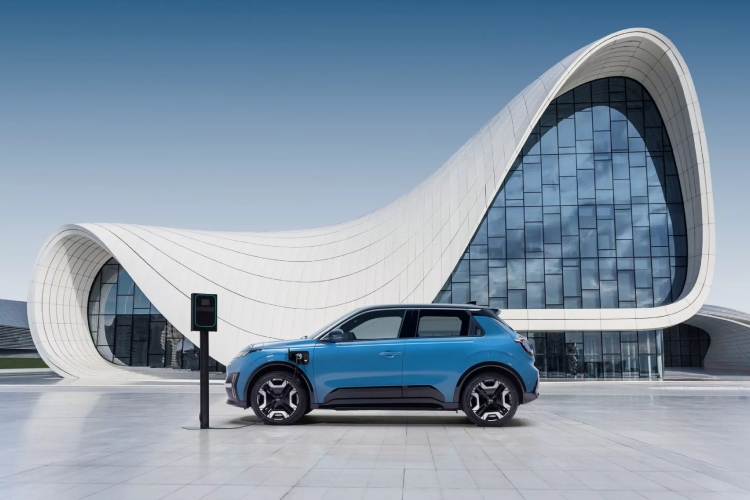 mikra-na-struju-ali-totalno-drugacija-nissan-predstavio-elektricni-hatch-koji-se-vise-ne-prepoznaje-8