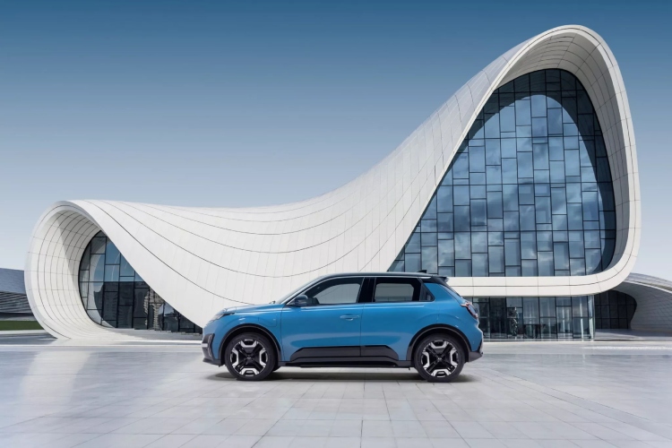 mikra-na-struju-ali-totalno-drugacija-nissan-predstavio-elektricni-hatch-koji-se-vise-ne-prepoznaje-9