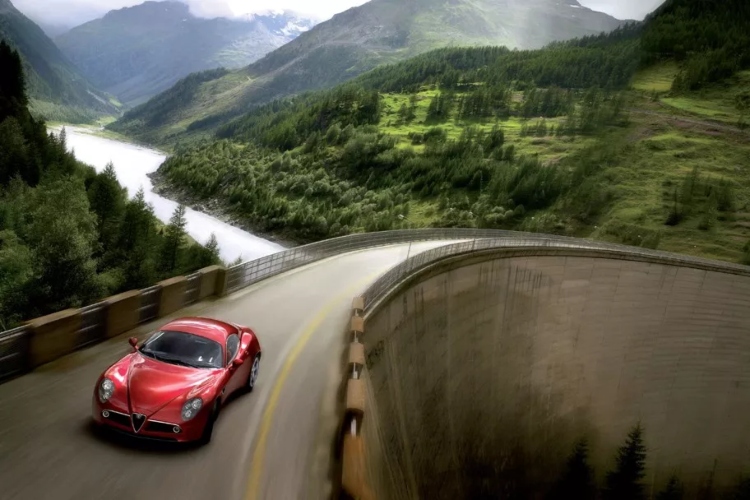 zagato-ponovo-pise-istoriju-stize-unikatna-alfa-romeo-8c-doppiacoda-7