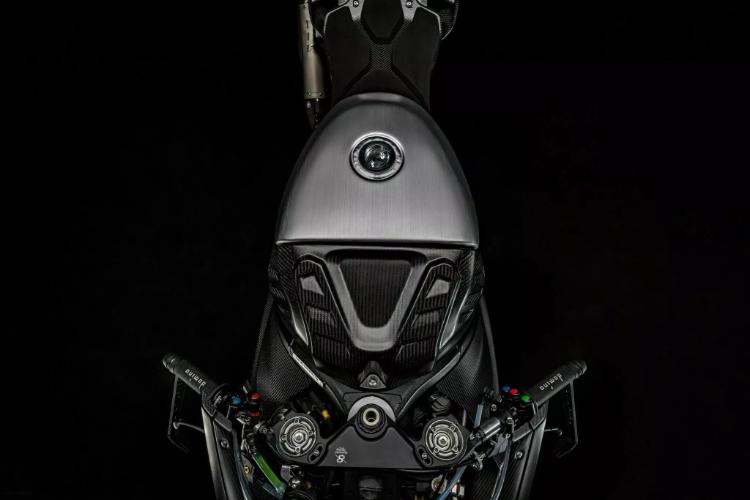 bmw-concept-rr-je-toliko-brz-da-bi-vas-uhvatio-i-kad-bezite-mislima-33