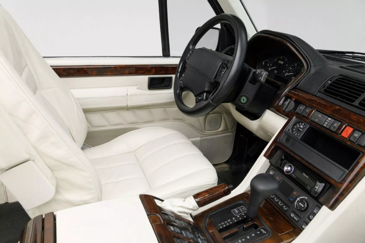 range-rover-skinuo-krov-i-vrata-dodao-nulu-na-cenu-i-postao-apsolutni-hit-13