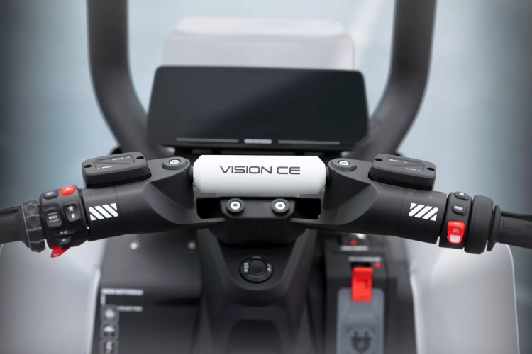 bmw-podize-dorkiness-skutera-na-novi-nivo-sa-vision-ce-konceptom-6