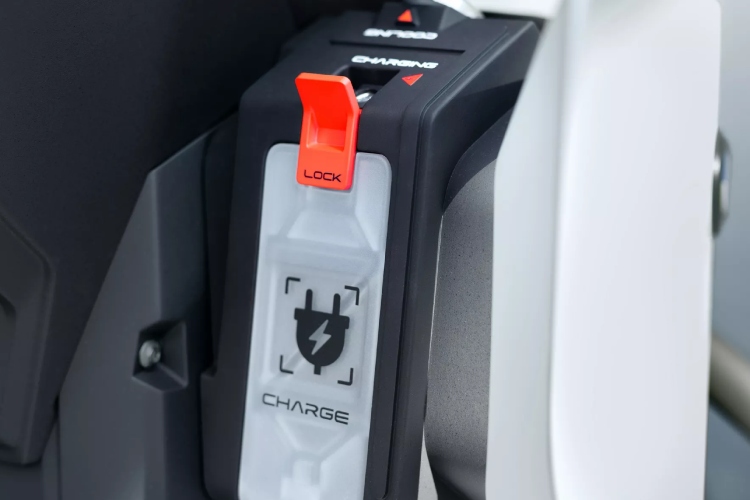 bmw-podize-dorkiness-skutera-na-novi-nivo-sa-vision-ce-konceptom-10