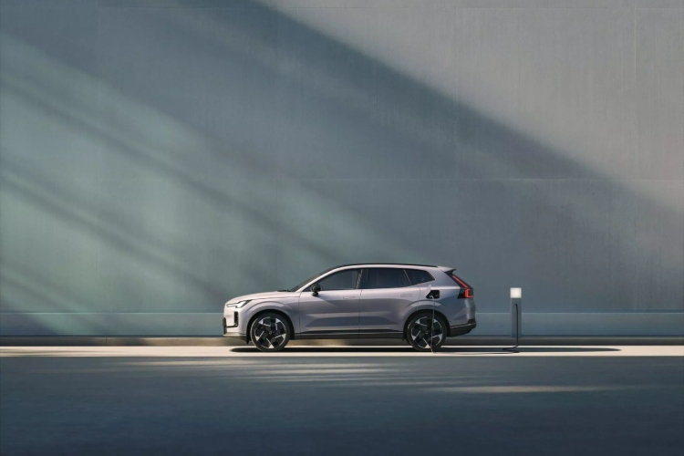 novi-volvo-xc70-zaboravlja-svoje-karavanske-korene-i-postaje-krosover-3
