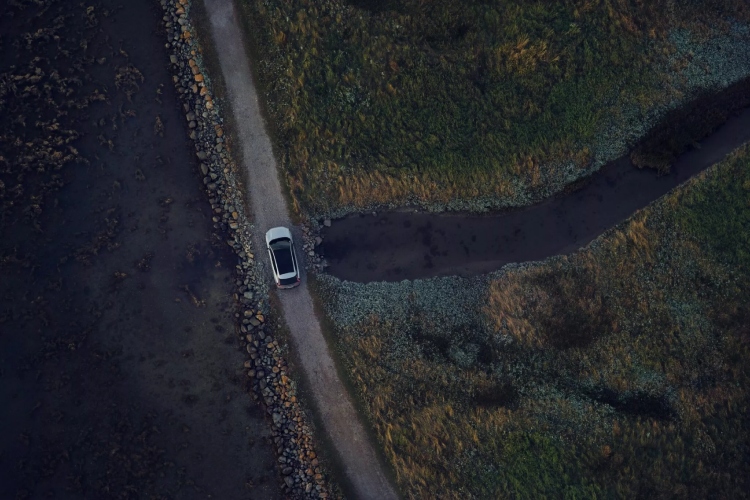 novi-volvo-xc70-zaboravlja-svoje-karavanske-korene-i-postaje-krosover-7