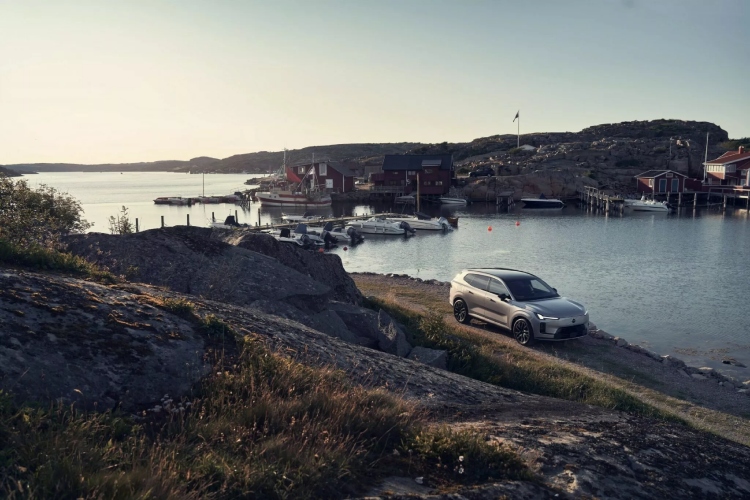 novi-volvo-xc70-zaboravlja-svoje-karavanske-korene-i-postaje-krosover-9