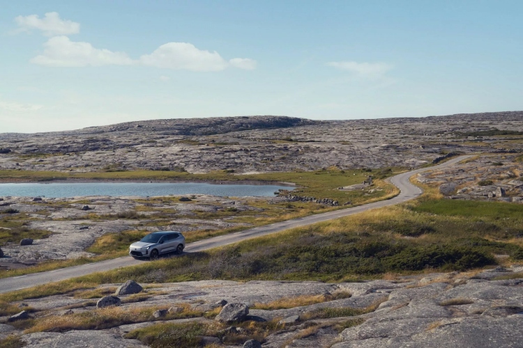 novi-volvo-xc70-zaboravlja-svoje-karavanske-korene-i-postaje-krosover-10