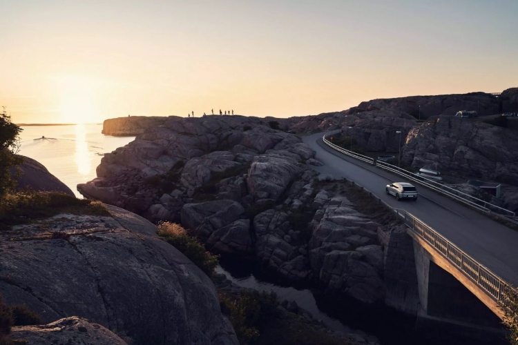 novi-volvo-xc70-zaboravlja-svoje-karavanske-korene-i-postaje-krosover-11