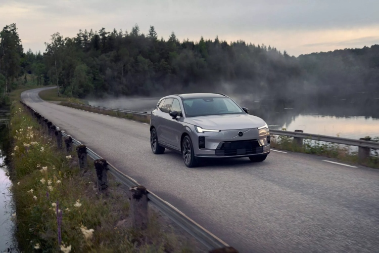 novi-volvo-xc70-zaboravlja-svoje-karavanske-korene-i-postaje-krosover-15