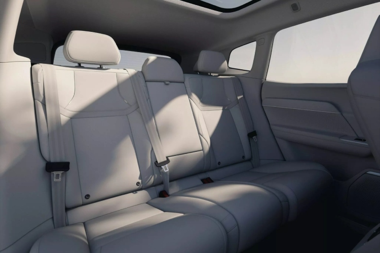novi-volvo-xc70-zaboravlja-svoje-karavanske-korene-i-postaje-krosover-21
