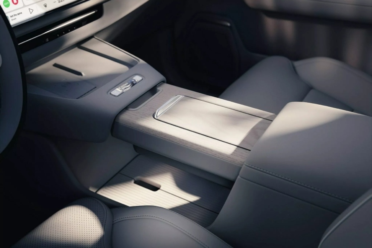 novi-volvo-xc70-zaboravlja-svoje-karavanske-korene-i-postaje-krosover-22