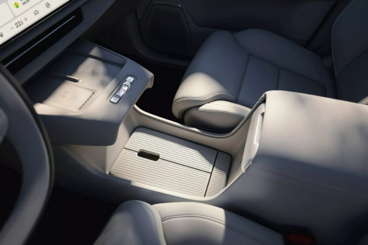novi-volvo-xc70-zaboravlja-svoje-karavanske-korene-i-postaje-krosover-29