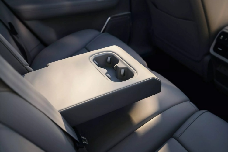 novi-volvo-xc70-zaboravlja-svoje-karavanske-korene-i-postaje-krosover-33