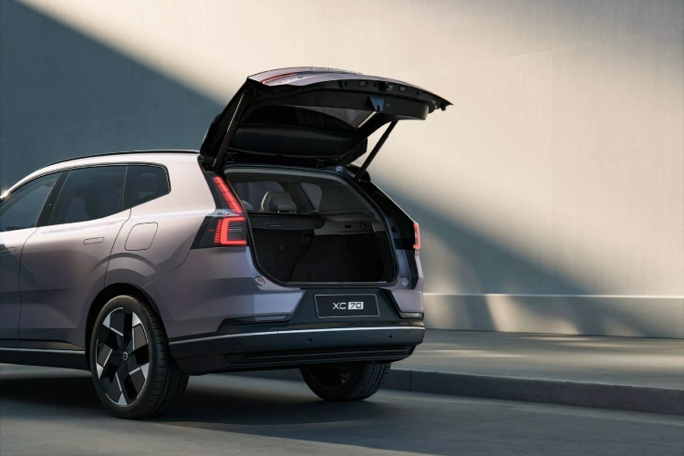 novi-volvo-xc70-zaboravlja-svoje-karavanske-korene-i-postaje-krosover-37