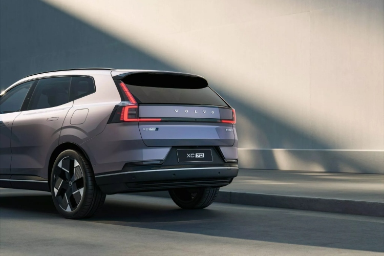 novi-volvo-xc70-zaboravlja-svoje-karavanske-korene-i-postaje-krosover-38