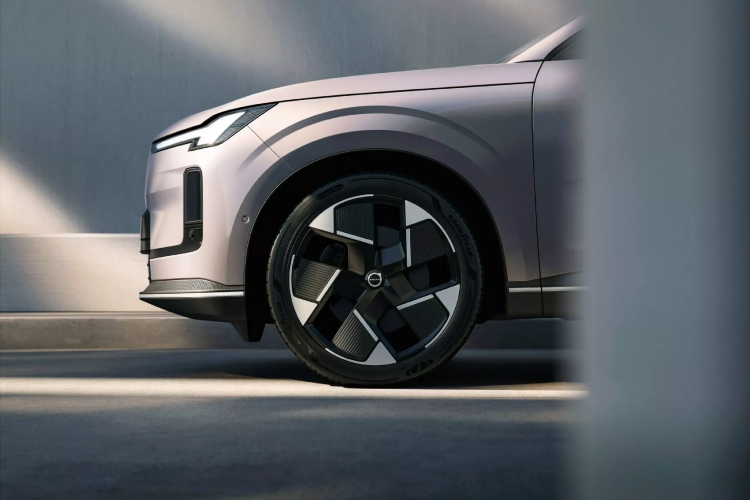 novi-volvo-xc70-zaboravlja-svoje-karavanske-korene-i-postaje-krosover-39