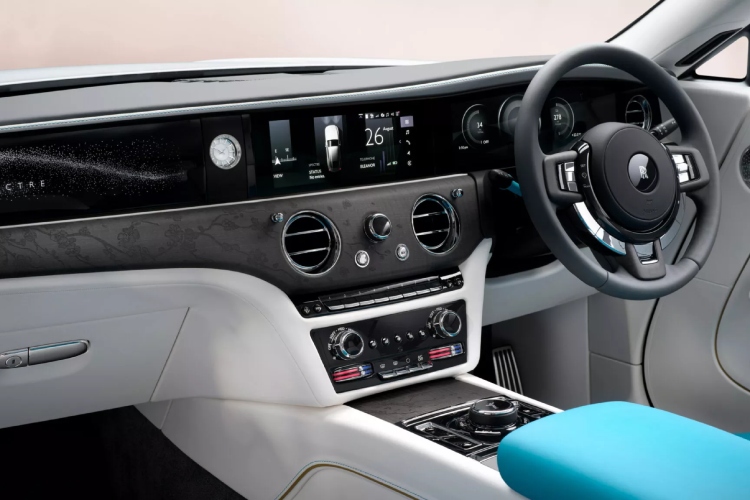 rolls-royce-pretvorio-svoj-400000-ev-u-dioramu-tresnjinog-cveta-za-odrasle-27