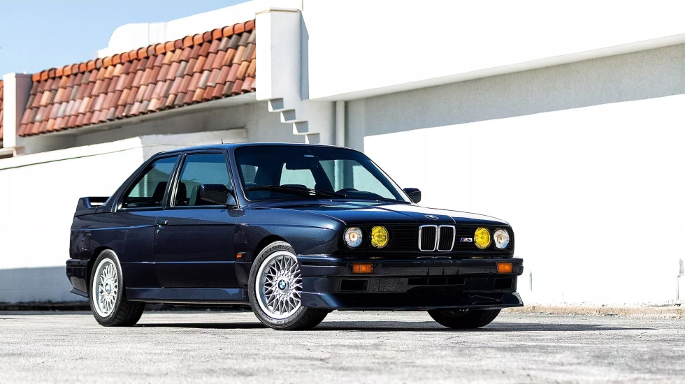 1 od 501 BMW E30 M3 Evolution II je vrhunski sportski automobil za vožnju