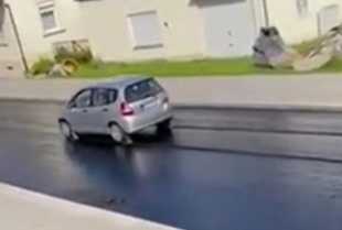 Skratiti put preko vrelog asfalta predstavlja veoma glupu ideju