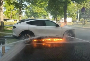 Električni Ford u Gdanjsku planuo bez ikakvog razloga