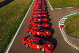 Spektakl kakav se više neće ponoviti - četrdeset Ferrari F40 modela se vratilo kući