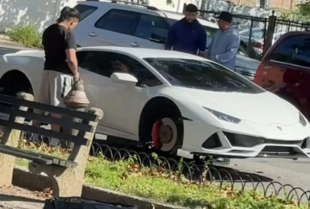 Lamborghini na plastičnim gajbicama od mleka