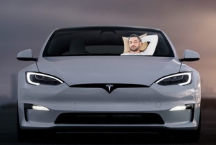 Uspavana lepotica: Vozač za volanom Tesla modela spavao snom pravednika tokom vožnje