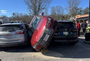 Ne možete tu parkirati: kako je jedan vozač Audija rešio nedostatak parking mesta