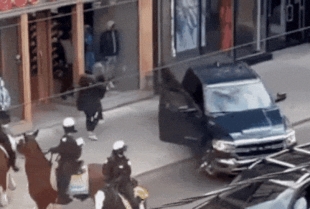 Kanadski policijski konji zaustavili ukradeni Ram kamionet u nesvakidašnjoj poteri kroz Toronto