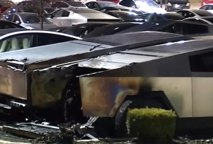 Tinejdžer se suočava sa "decenijama iza rešetaka" nakon što je navodno zapalio Tesla Cybertruck modele