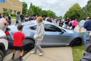 Mustang GT500 izašao s okupljanja uz dim, ego i — katastrofu