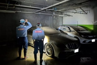 Garaža u Japanu postala jezero: 274 automobila završilo na otpadu